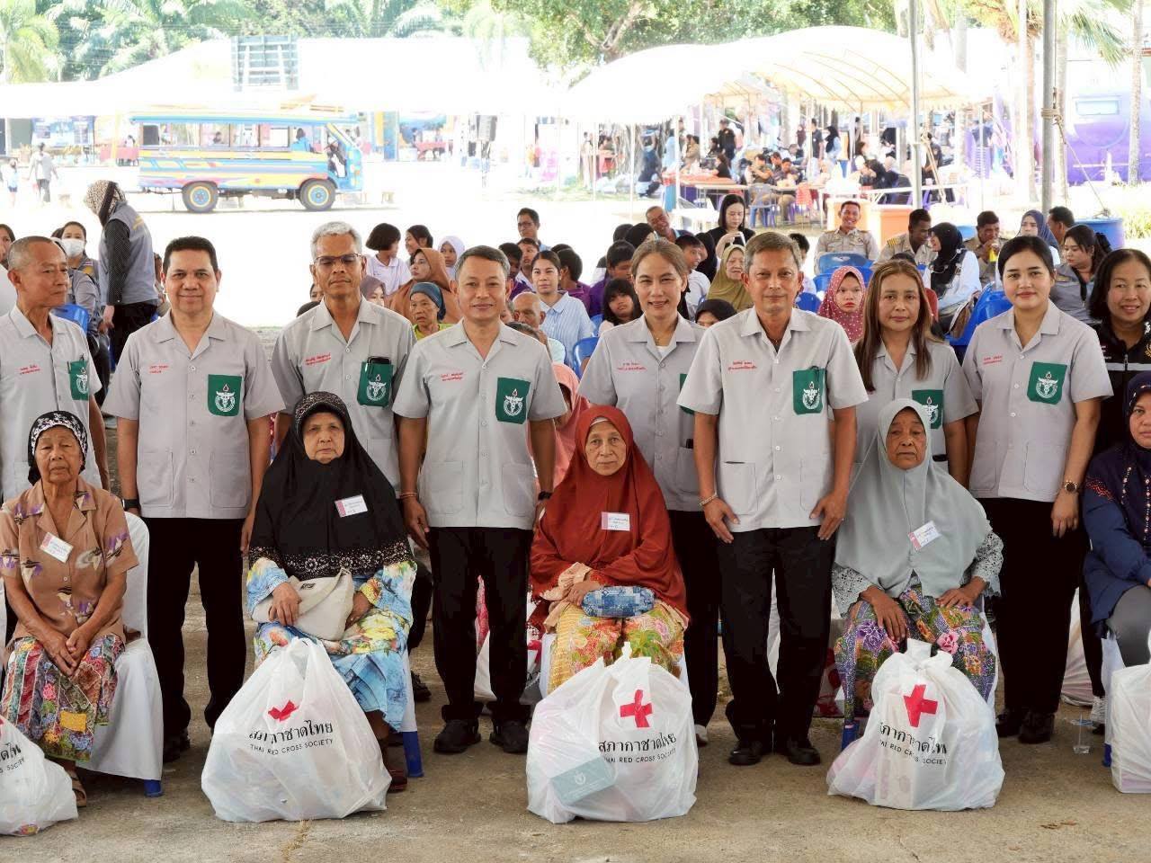 title - ส.ป.ก.สตูล ร่วมให้บริการโครงการหน่วยแพทย์อาสา สมเด็จพระศรีนครินทราบรมราชชนนี (พอ.สว.) และโครงการหน่วยบำบัดทุกข์ บำรุงสุข สร้างรอยยิ้มให้ประชาชน (จังหวัดเคลื่อนที่) ประจำปีงบประมาณ พ.ศ. 2569